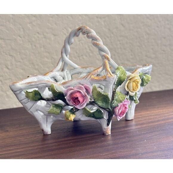 VINTAGE SCHIERHOLZ DRESDEN DIAMOND SHAPED PORCELAIN BASKET WITH APPLIED ROSES - Picture 5 of 16